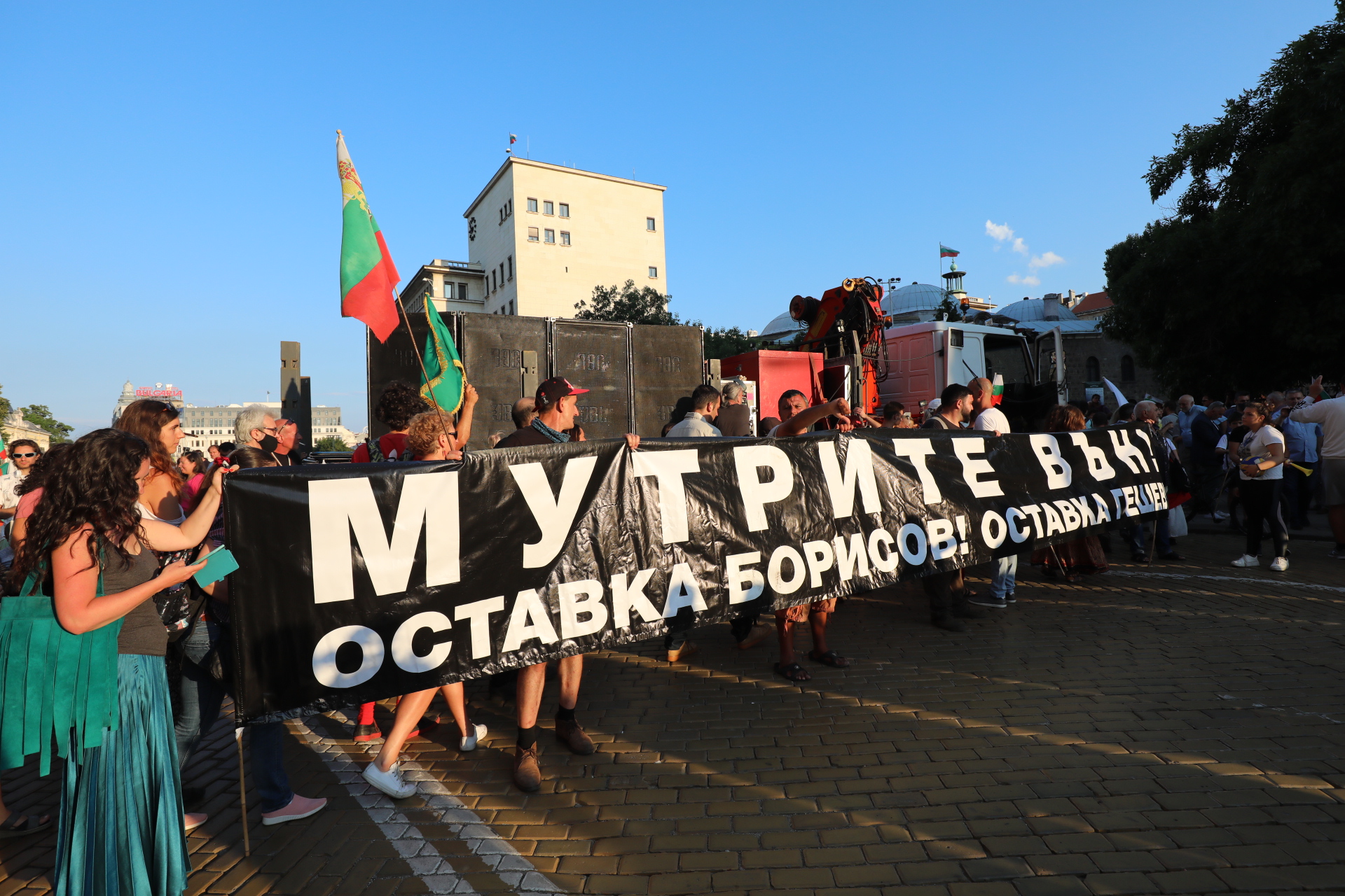 <p>16-ти ден на протести срещу властта в София</p>