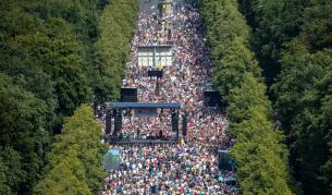 Хиляди протестират в Берлин срещу мерките за COVID-19