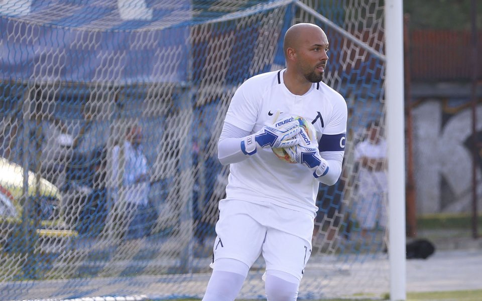 Капитанът на Левски Николай Михайлов призова всички в клуба да