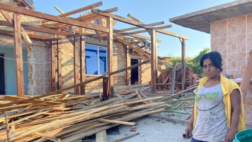  <p>Събарят противозаконни къщи в квартал на Стара Загора</p> 