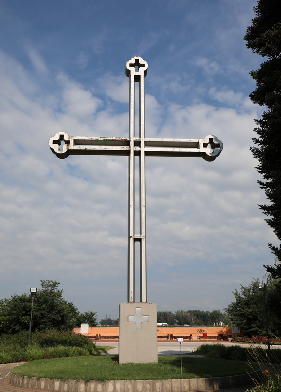 <p>През 2005 г. е построен метален кръст.</p>