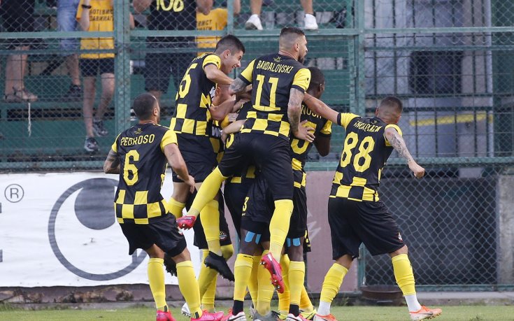 Самуилов възнагради футболистите след боя над Локо