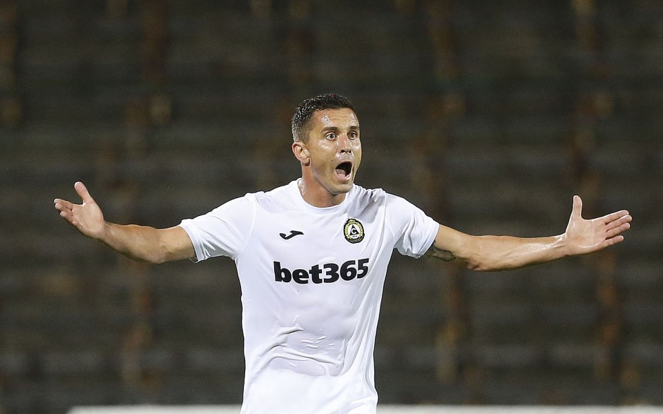 Нападателят на Славия Димитър Рангелов все още не е взел