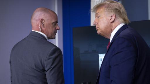  <p>Стрелба край Белия дом, Тръмп изведен по време на пресконференция</p> 