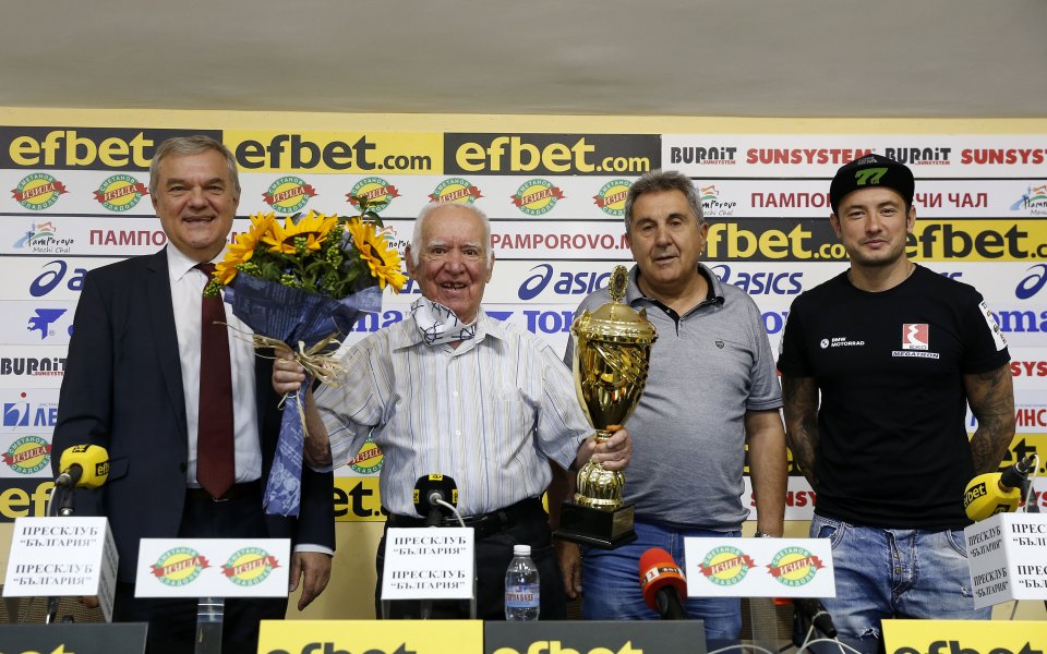 На днешната среща с медиите в Пресклуб България двама от