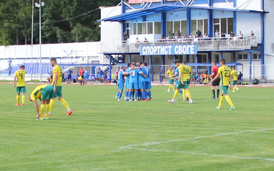 Спортист Своге победи с 2:0 Добруджа в мач от третия