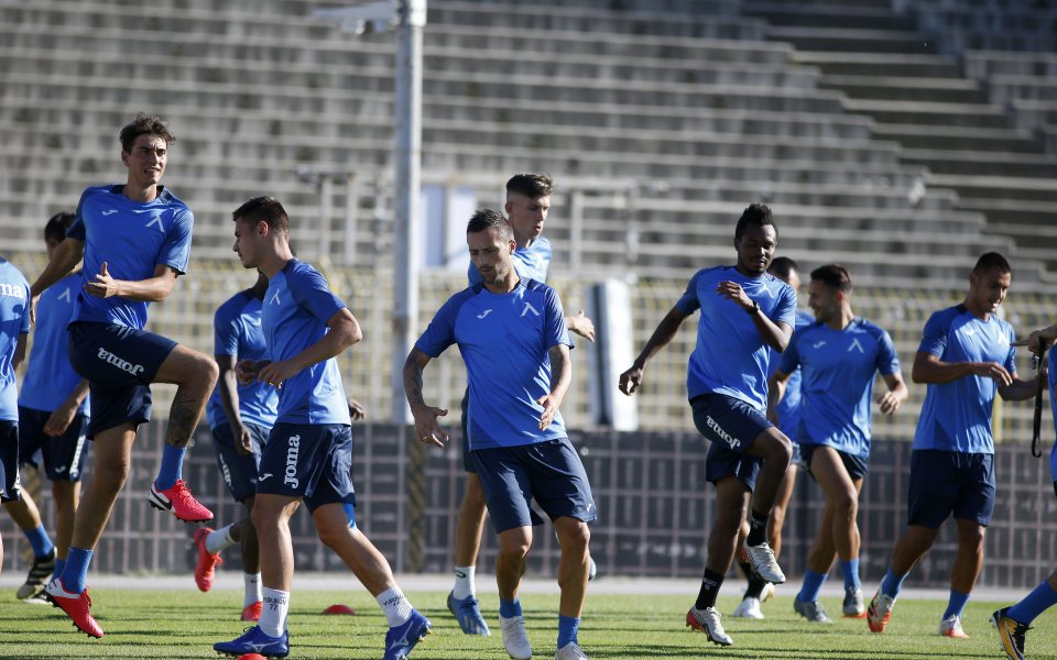 Паулиньо, Робърта и Станислав Иванов в момента не само, че