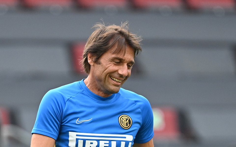 Специалистът Антонио Конте остава начело на Интер и през следващия