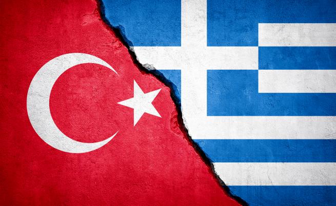 Гърци: Турция обгражда Гърция с ислямски полумесец