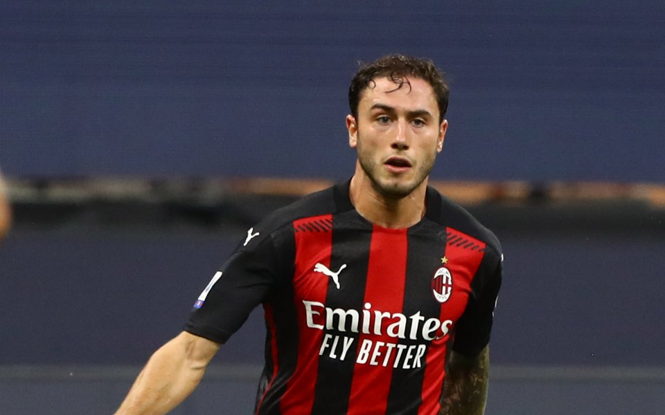 Каляри е в напреднали преговори за защитника на Милан Давиде