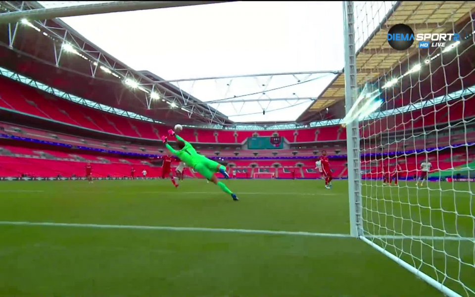 В 12-ата минута Арсенал откри с първия си удар в