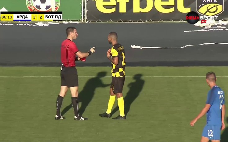 Джонатан остави Ботев с 10 души