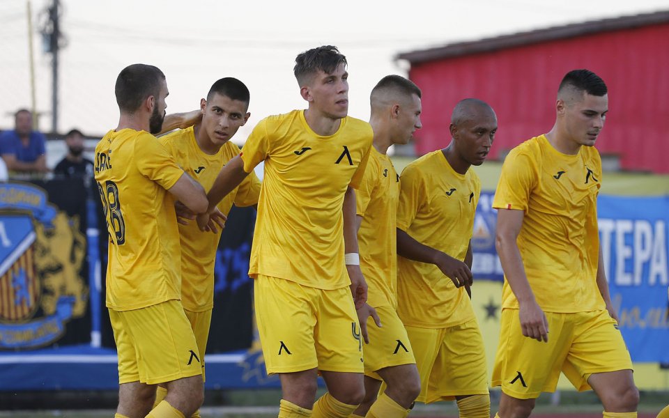 Левски ще подпише договори с трима играчи. Очаква се "сините"