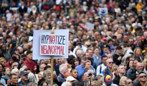 Хиляди в Лондон: „COVID-19 е конспирация“