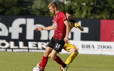 Локомотив София и Миньор Перник играят при резултат 0 0 на стадион