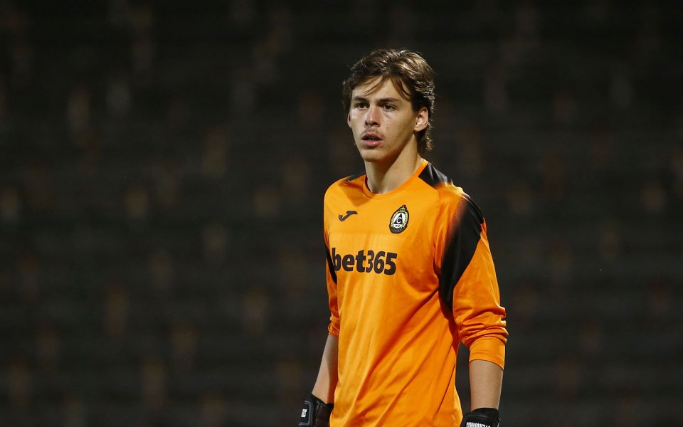 Славия продаде вратаря Антонис Стергиакис в аглийския Блекбърн Роувърс. Сделката