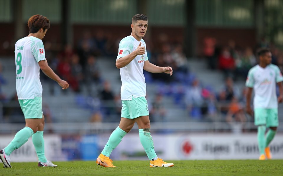 Съставът на Астън Вила търси попълнения, с които да не