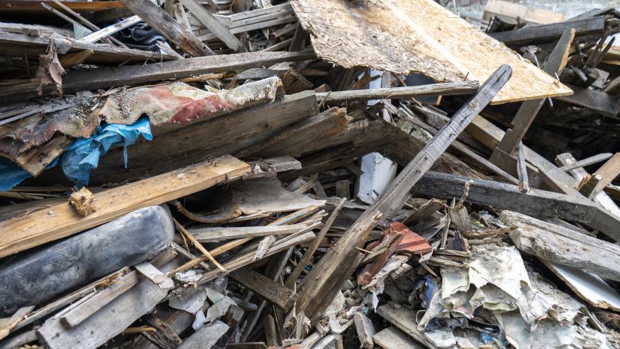 Жилищна сграда рухна в Индия, има загинали
