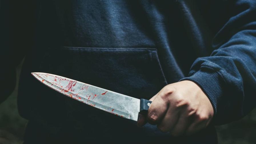 Задържаха мъж, намушкал приятелката си с кухненски нож в Айтос