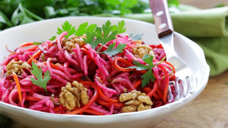  5 есенни салати, които заслужават място на вашата софра 