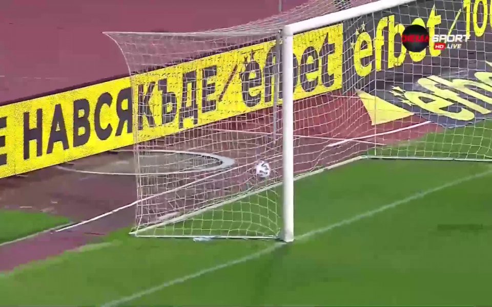 Голът на Галин Иванов срещу Ботев Пд .native-ad-suggested-news { position: