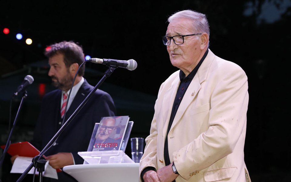 Легендата на българския футбол Димитър Пенев представи своята биографична книга