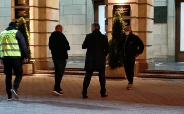 Вицепрезидентът на БФС Емил Костадинов се насочи към ложите