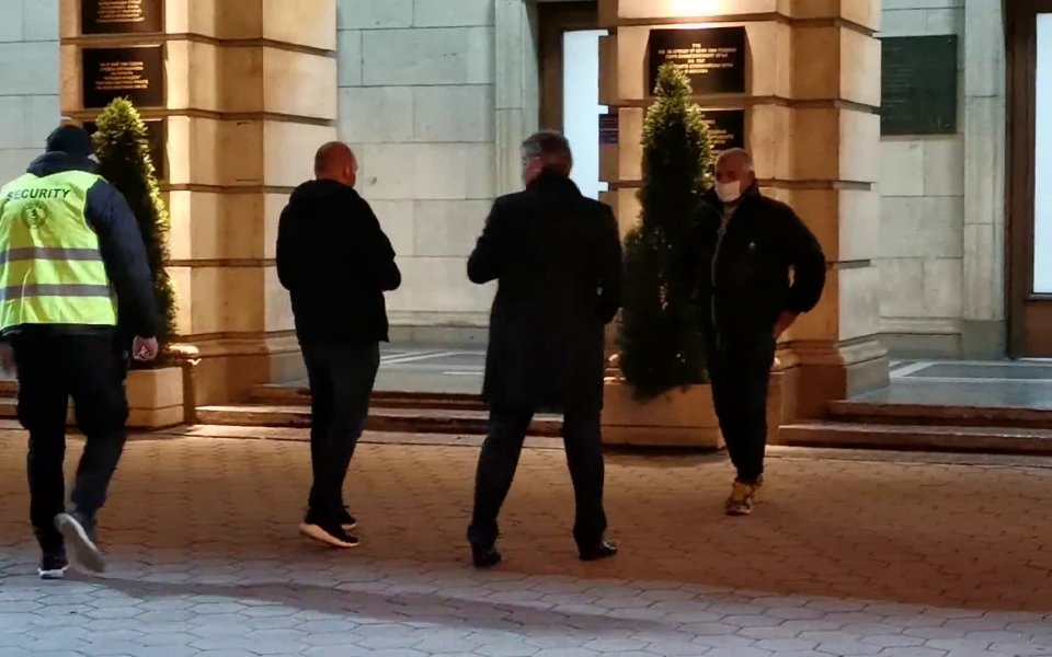 Вицепрезидентът на БФС - Емил Костадинов се насочи към ложите