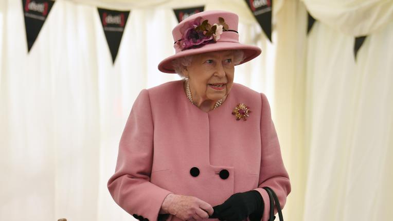 След месеци изолация: Кралица Елизабет се завърна!