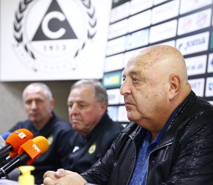 Представяне на Александър Тарханов като новия старши треньор на Славия1