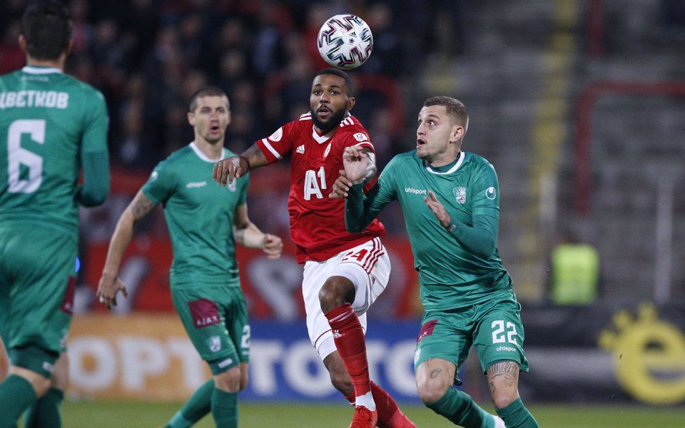 Отборите на ЦСКА и Берое играят при резултат 0:0 във