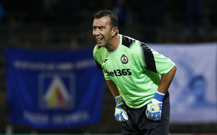 Георги Петков ще пази за Славия и през следващия сезон