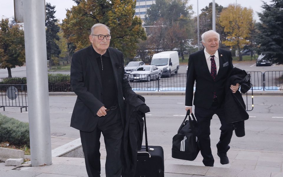 Неяснотата около статута на Димитър Пенев и Петър Жеков на