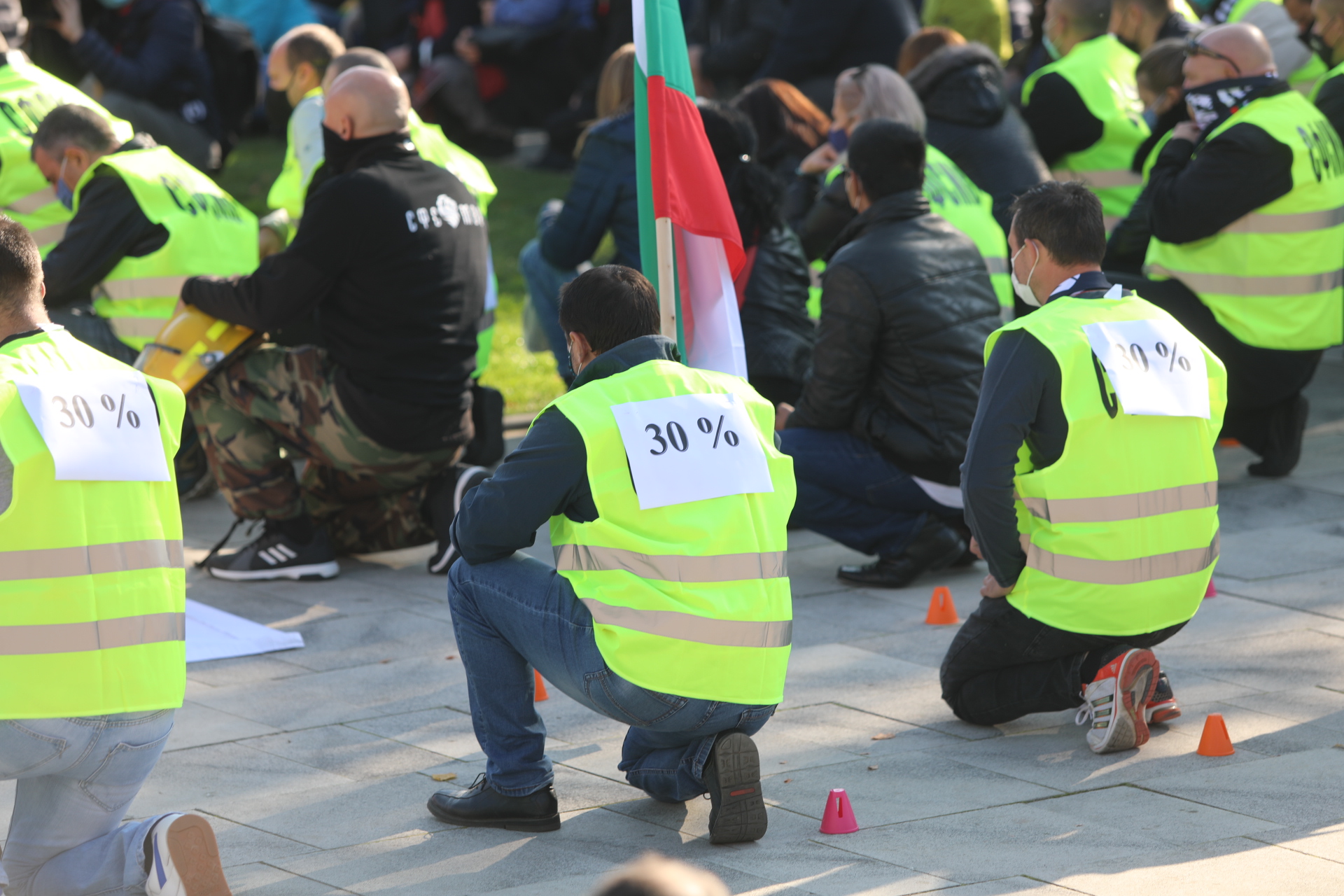 <p>Полицаите излязоха на протест на професионалния си празник - 8 ноември. Исканията им са за 30-процентно увеличение на заплатите в системата на МВР</p>