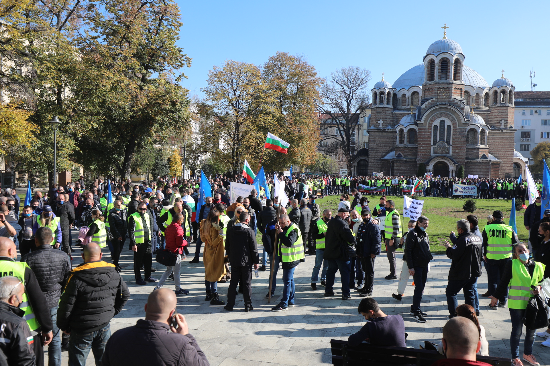 <p>Полицаите излязоха на протест на професионалния си празник - 8 ноември. Исканията им са за 30-процентно увеличение на заплатите в системата на МВР</p>