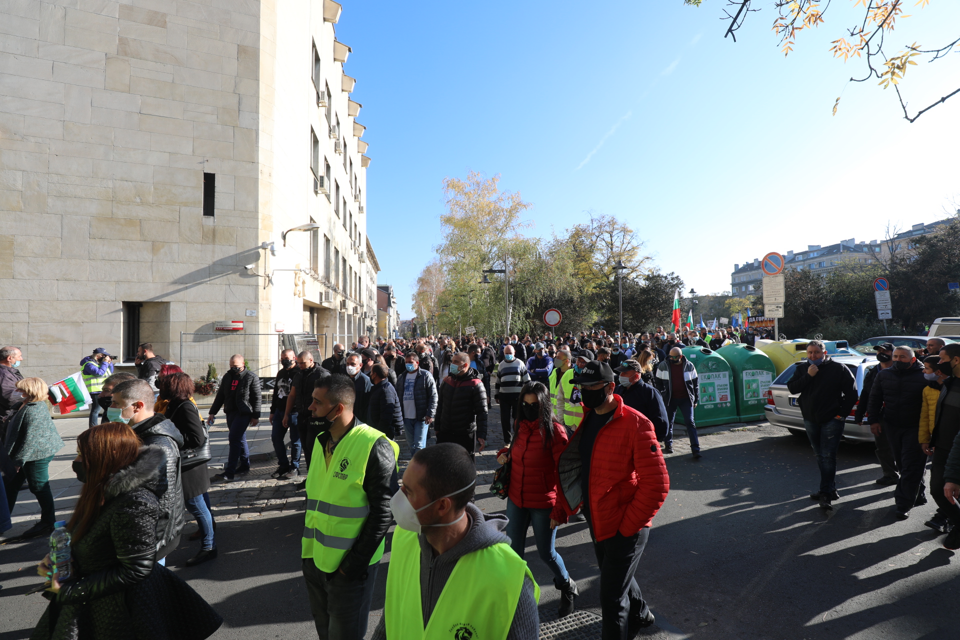 Полицаите излязоха на протест на професионалния си празник - 8 ноември. Исканията им са за 30-процентно увеличение на заплатите в системата на МВР