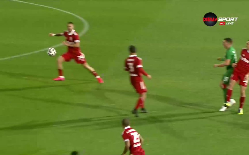 Мавис Чибота се разписа във вратата на ЦСКА 1948. .native-ad-suggested-news