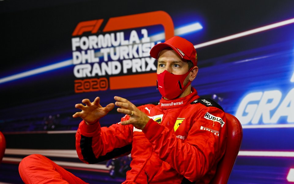 Себастиан Фетел се пошегува, че може би Ферари трябва по-често