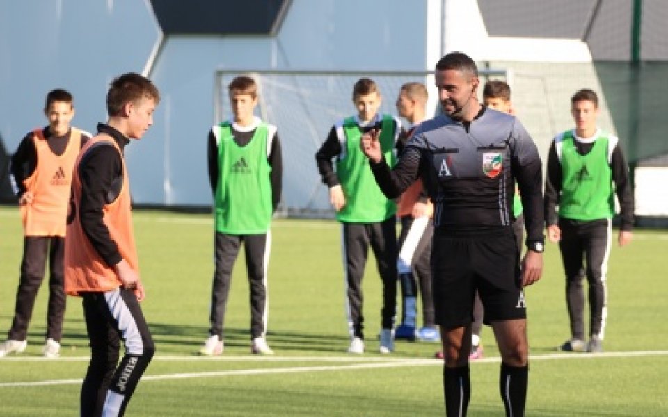 От днес до края на месец ноември групата от български