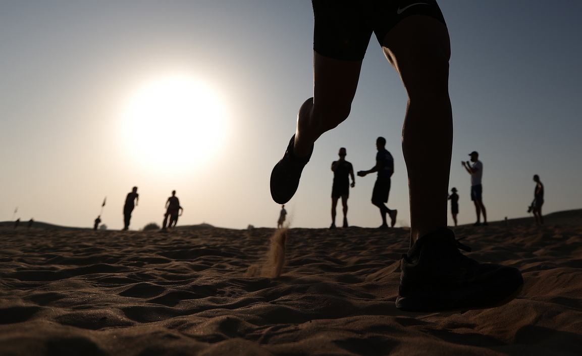 <p>Участници в действие по време на Al Marmoom Dune Run 2020 в пустинята на емирството на Персийския залив Дубай, Обединени арабски емирства.</p>