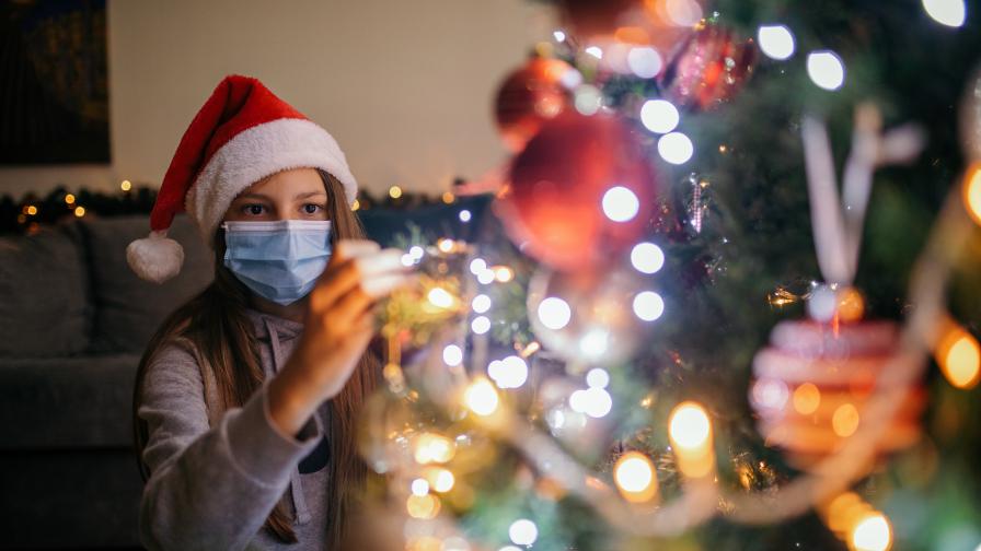 COVID-19: Учени предлагат как да празнуваме Коледа безопасно