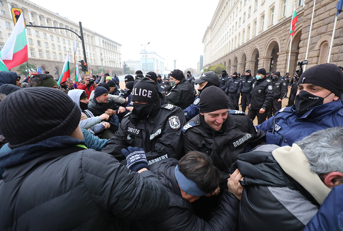 <p>Протести на жълтите павета днес</p>