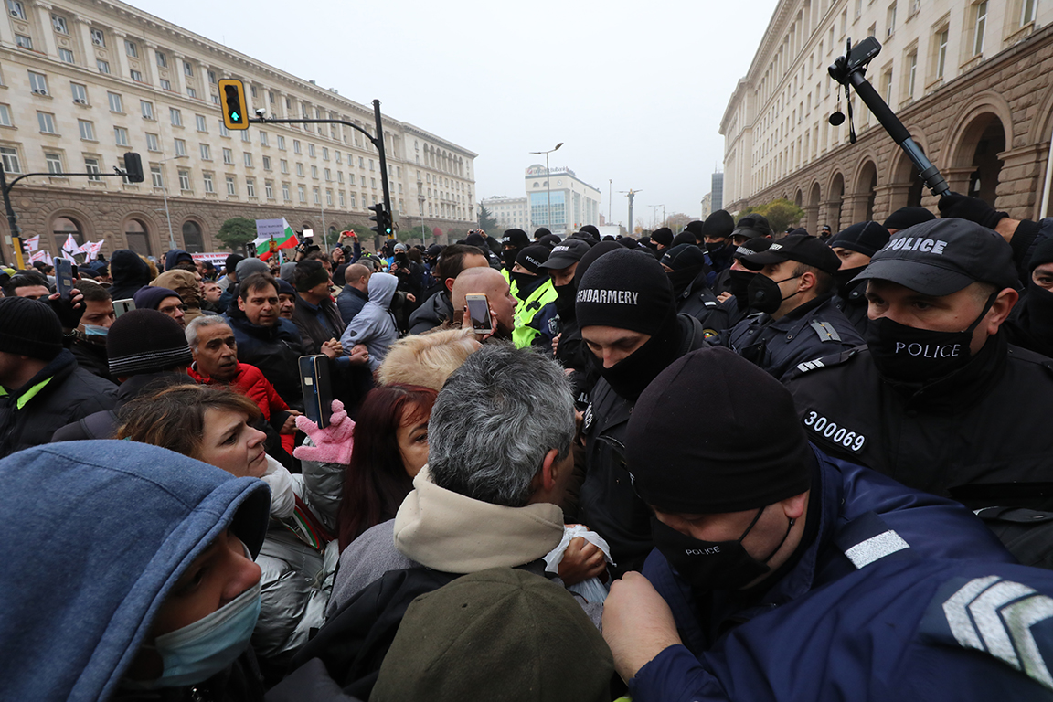 <p>Протести на жълтите павета днес</p>