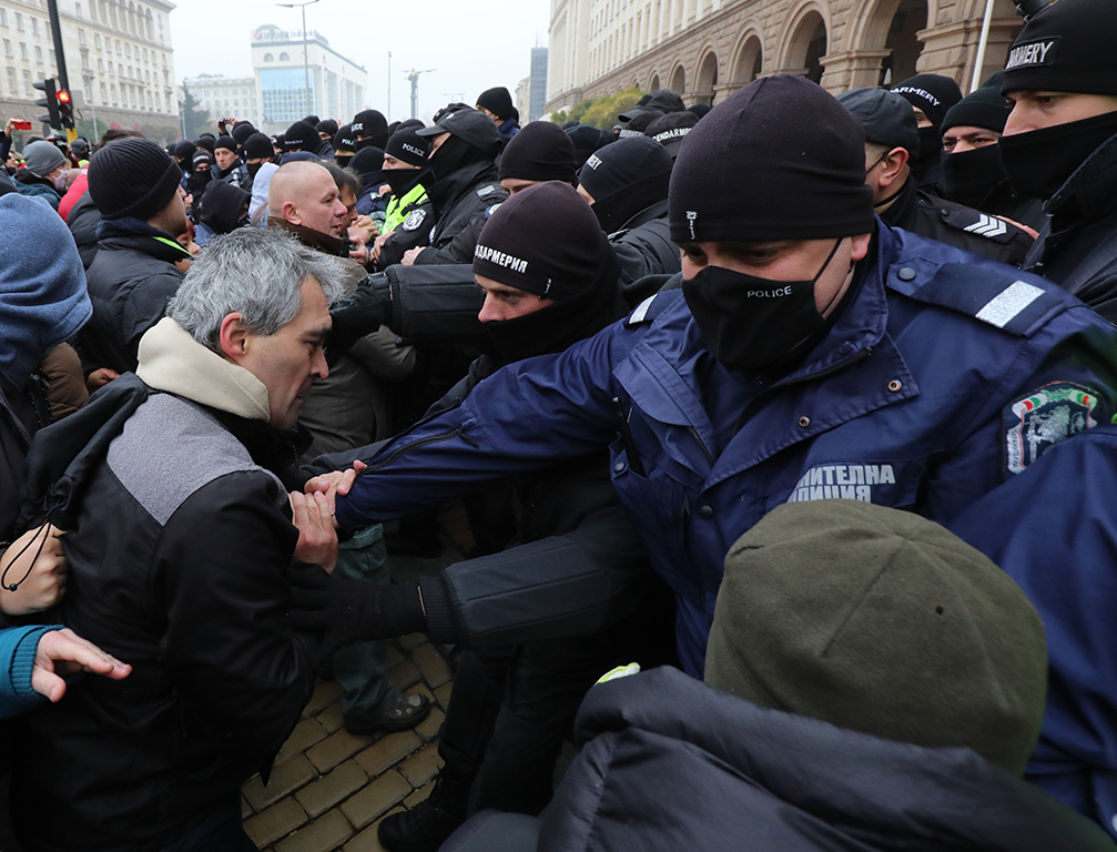 <p>Протести на жълтите павета днес</p>