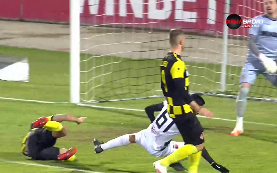 След по-малко от 10 минути игра резултатът за Локо е