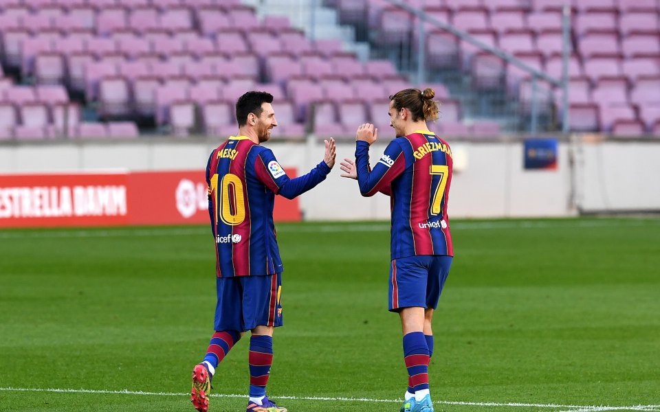 Отборите на Барселона и Осасуна играят при резултат 2:0 в