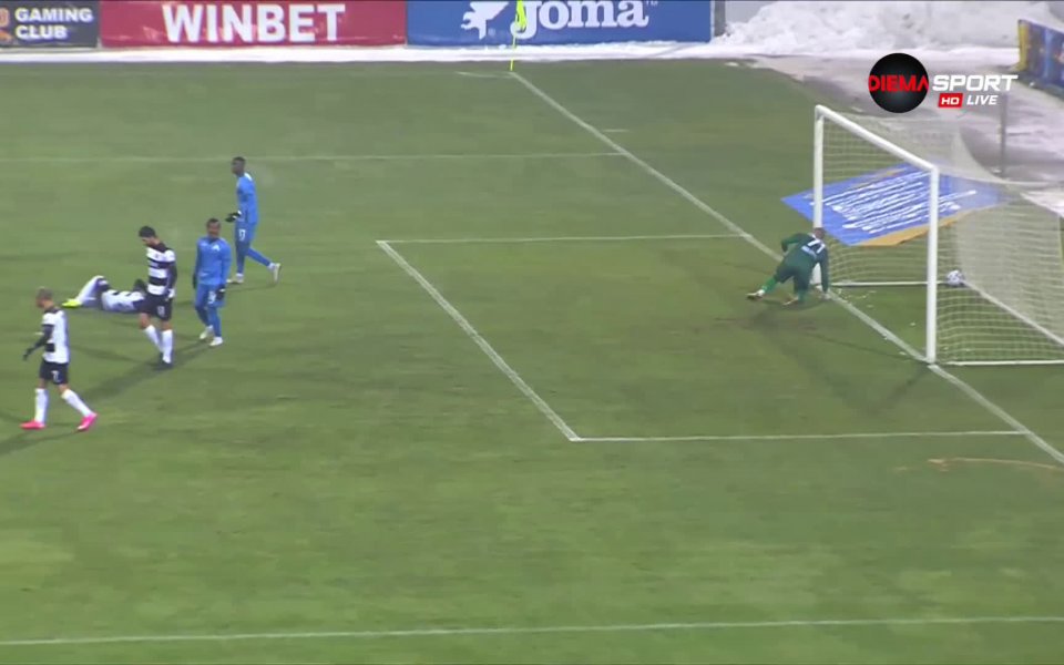 Левски вкара топката в мрежата в 16-ата минута, но гол