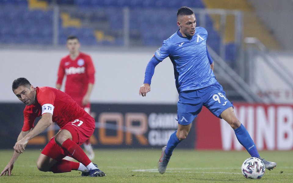 Футболистът на Левски Станислав Иванов ще остане в клуба до