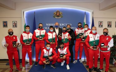Министър Кралев награди медалистите от Европейското първенство по бокс за