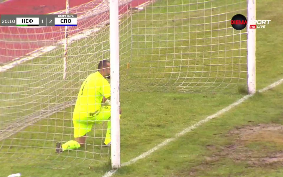 Нефтохимик обаче се върна в мача в 20-ата минута. Николай
